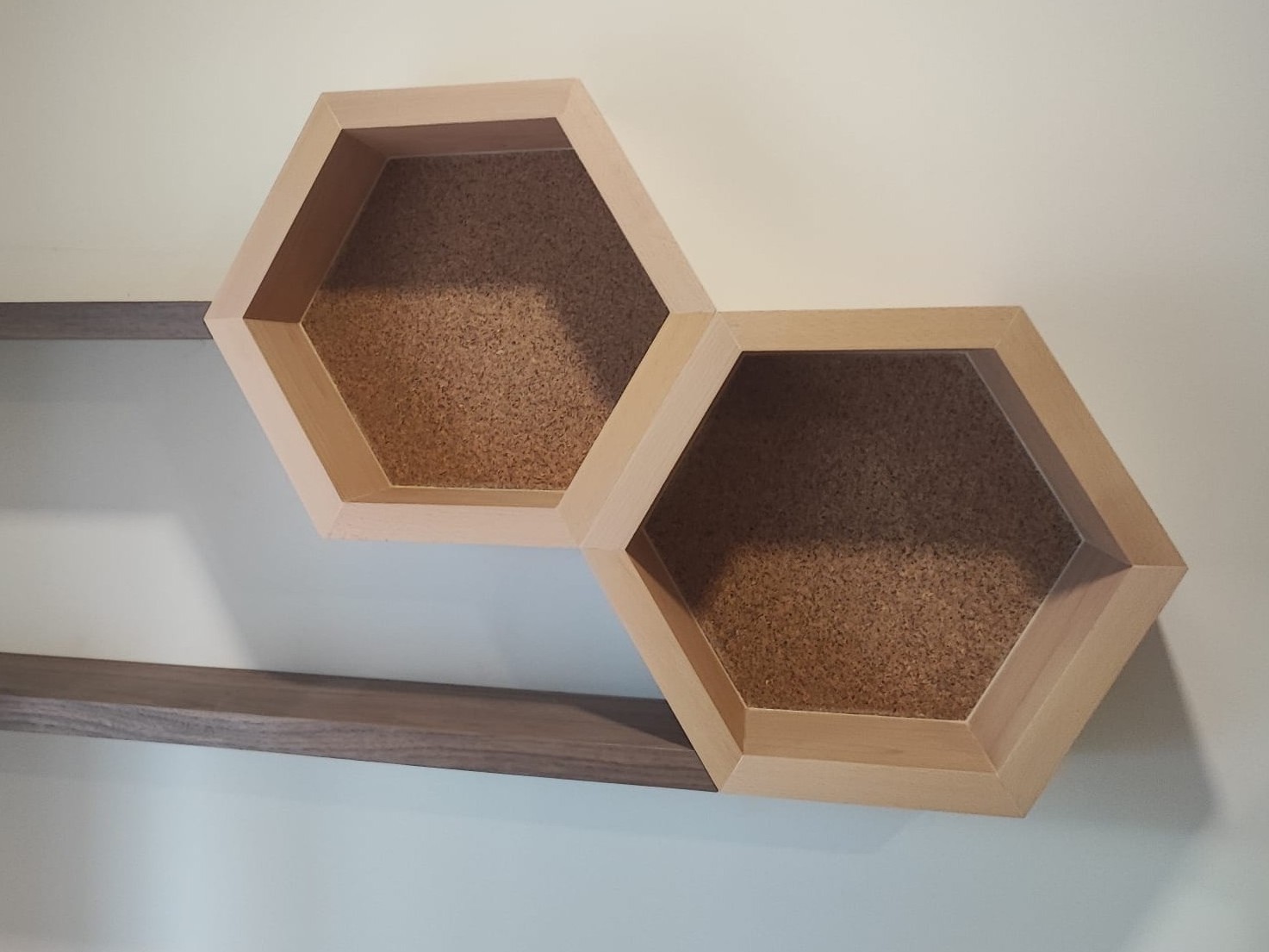 Estante em forma de favos de mel