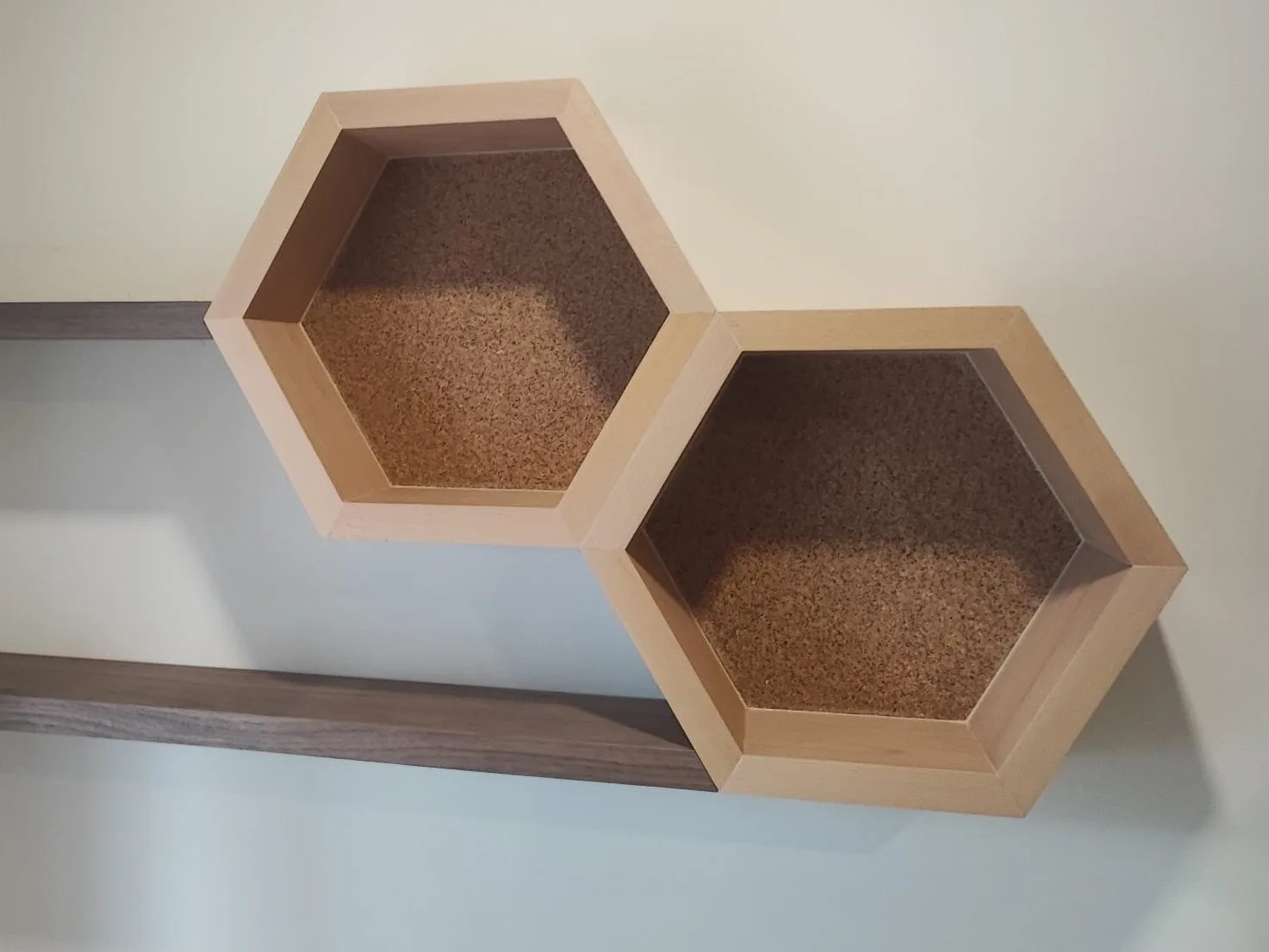 Estante em forma de favos de mel